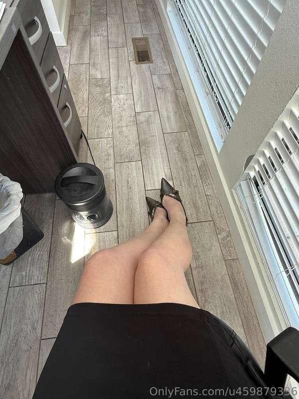 Tip me 5$ to see what’s up the skirt 😍