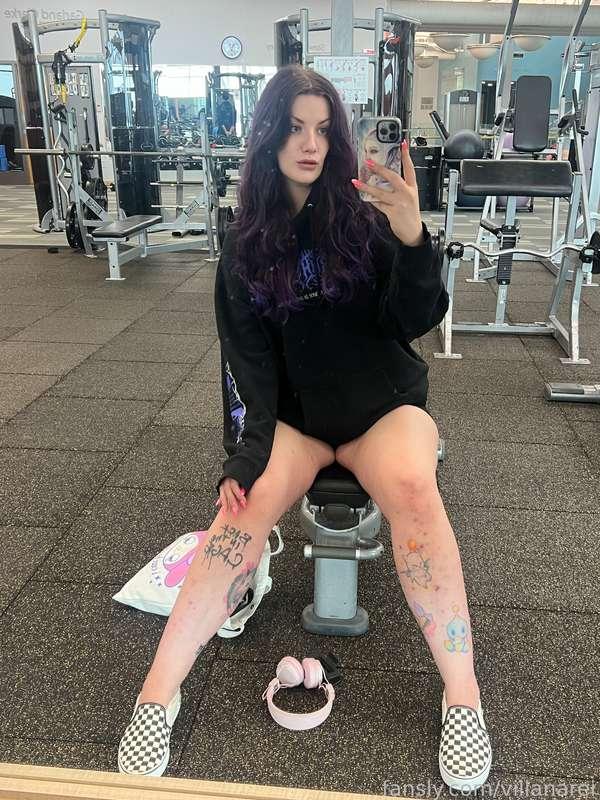 It’s finally cooling off and I get to wear my big cozy hoodies again 🥰

#fyp #tall #tallgirl #goth #gothgirl #altgirl #alternative #purplehair #thicc #musclemommy #hoodie #gym #fitness #longlegs #legs #tattoos #inked