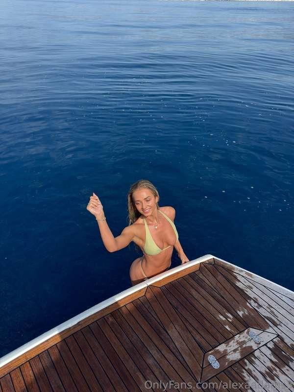 Living my best life, one bikini at a time 💋