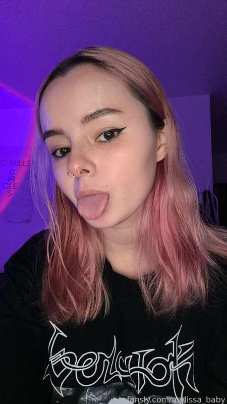 ~ have a good day 🤍

#selfie #face #alt #loli #petite #egirl #teen #young #tongue 