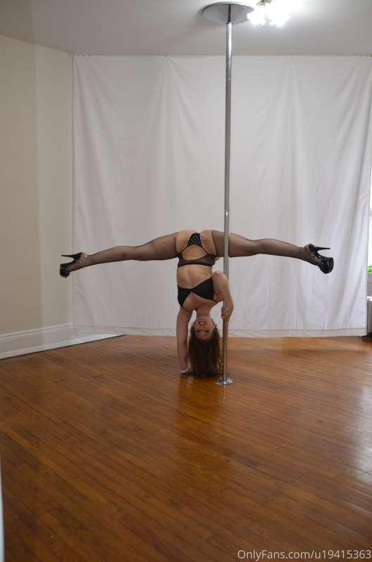 Ask me how to see more of me on the pole! 😏😏