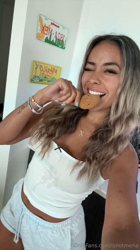 wanna bite?? 😈👅