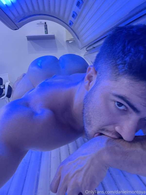 😈