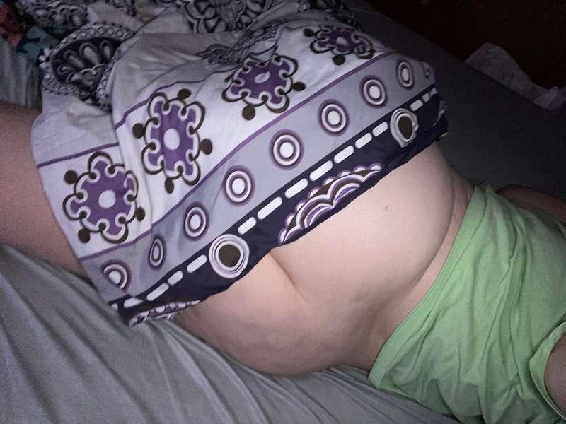 Swipe to uncover my big white ass 😋