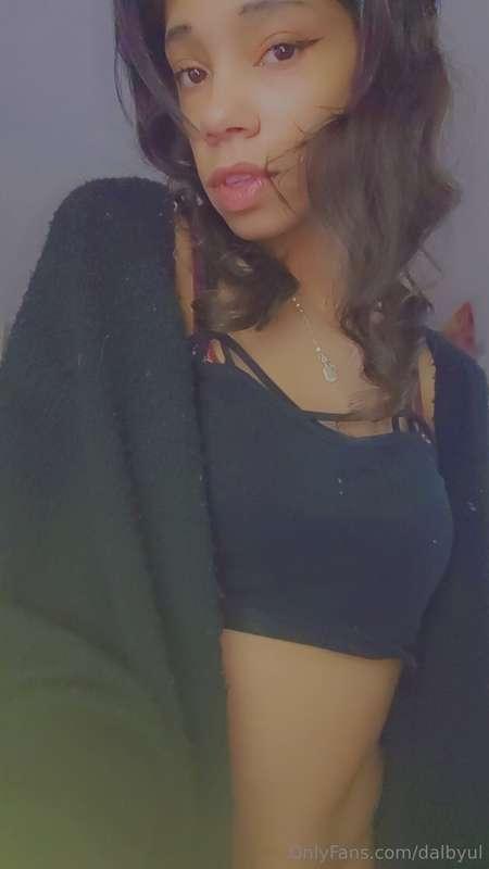 Cozy and comfy ✨️ 🖤 [tit pic locked]...🥰❤️🖤Catch me on:💲 key..