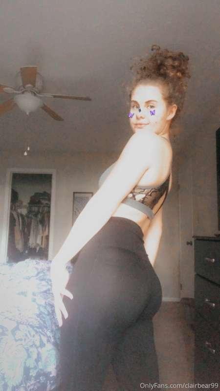 Does my booty look better with or without the Legging?😏