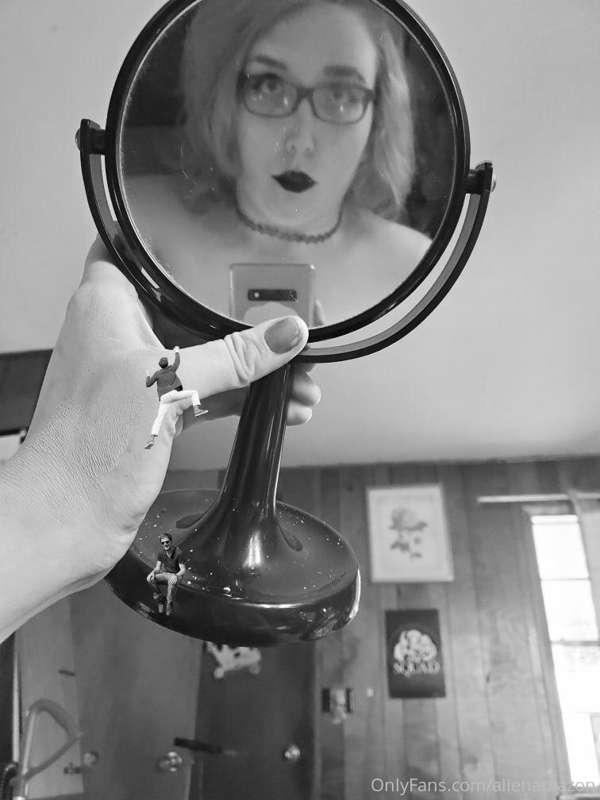 Some Giantess Content for you! (Those of you that are still ..