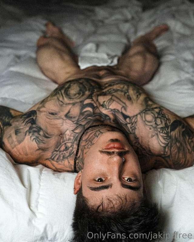 There is definitely a NSFW version of this on my VIP Onlyfan..