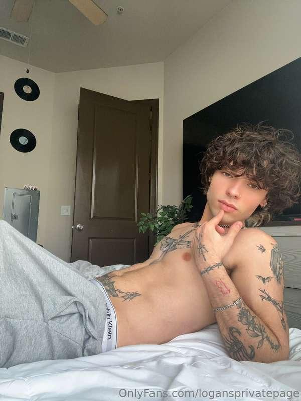 Who wants daddy’s long cock?