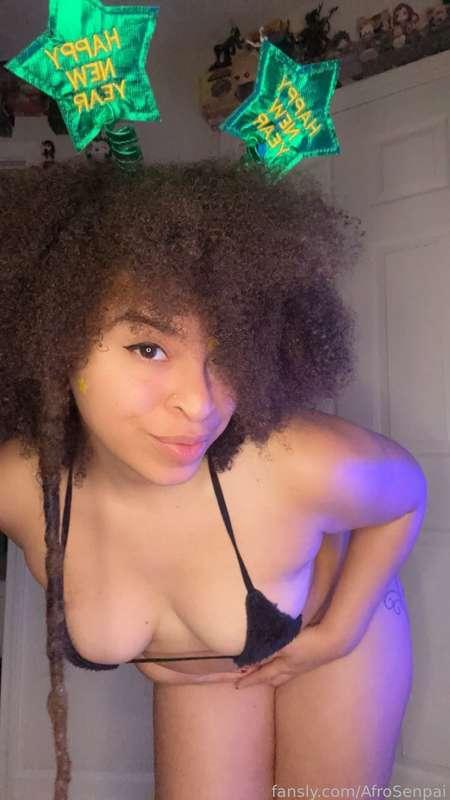 🎊 Happy New Year 🎊 

It has been a long roller coaster of a 2023! 
Thank you for all your support along the way 💕 
Claiming an amazing 2024 ✨ 
[with little to no sickness, and the smallest amount of depression possible lol~]

#fyp #cutie #happynewyear #hny #goober #cfbg #petite #bubblebutt  #smallboobs #bisexual #multiracial #kitty #kittytail #tail #ass #newyear #2024 #afro #naturalhair #bigafro #curlyfro 

