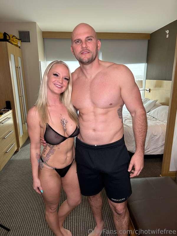 Check your DMs if you wanna watch this big hunk fuck me like..