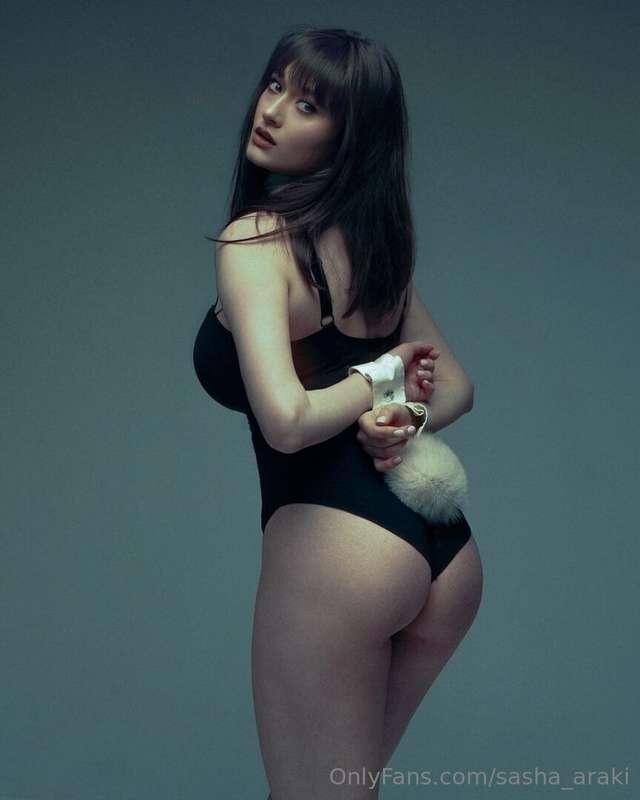 What will you do with such a bad bunny? 🐰💋