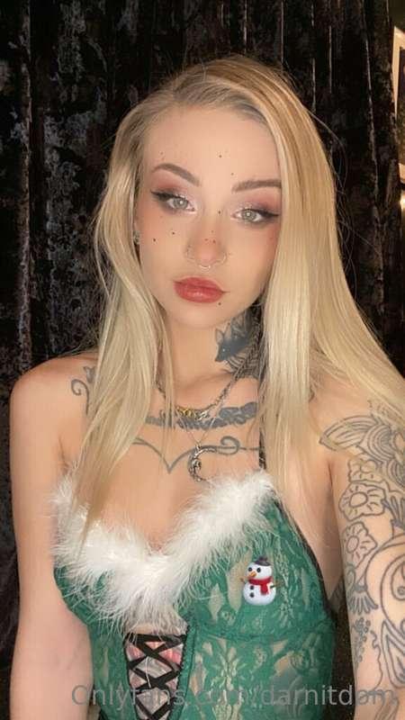 Wanna see some holiday sets? 🎄🎄