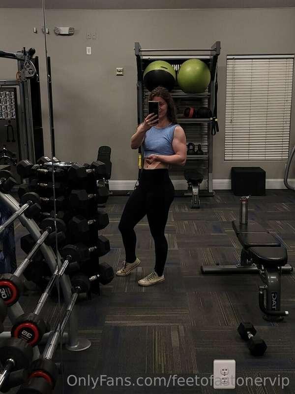 Worship my strong biceps