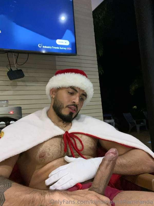 Good morning! 🌞 Starting December with the best vibes 🎄😈💦.