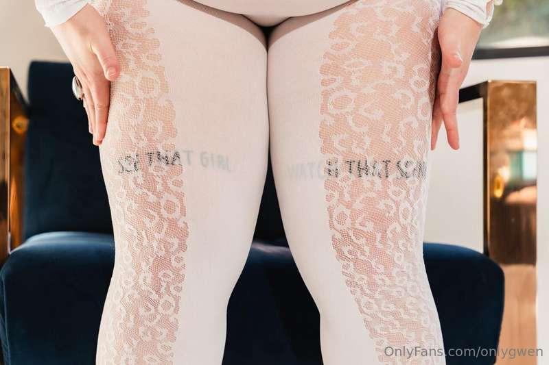 Come, put your head between Mommy's thighs 💅