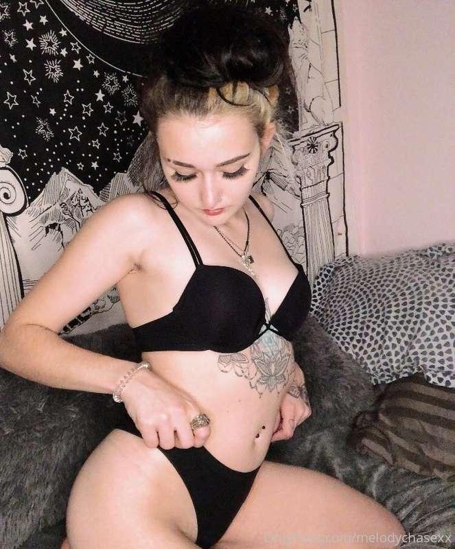 dm me for my tip menu ✨