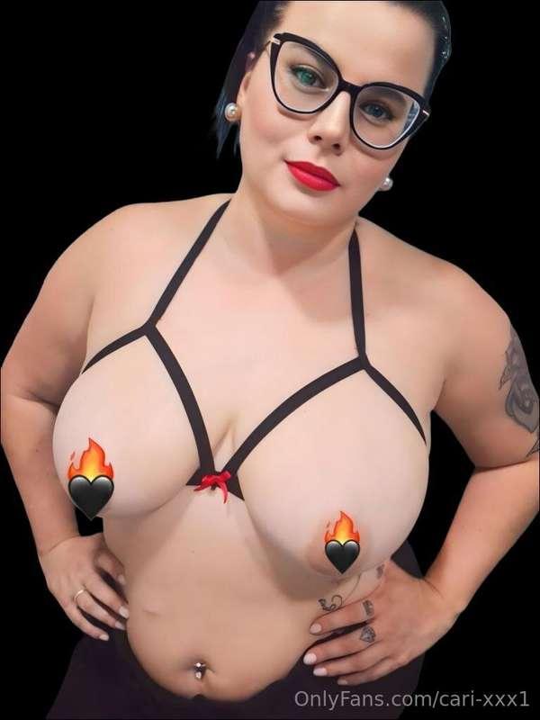 ⚜️ ʙᴇᴀᴜᴛɪꜰᴜʟ ᴄᴜʀᴠʏ ᴡɪᴛʜ ᴇᴍᴇʀᴀʟᴅ ᴇʏᴇꜱ, ᴡɪᴛʜ ᴀ ᴄʜᴀʀᴍɪɴɢ ʟᴏᴏᴋ ⚜..