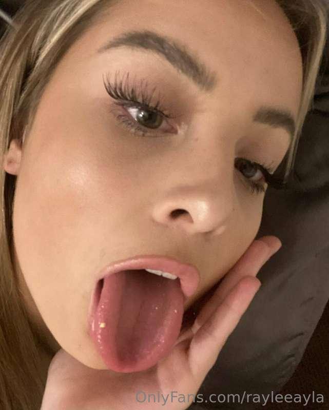 She took BBC for the first time and screamed so loud!! Her t..