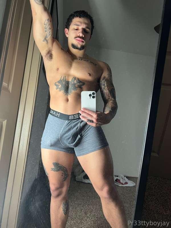 Someone’s gotta handle this dick 😏🍆💦