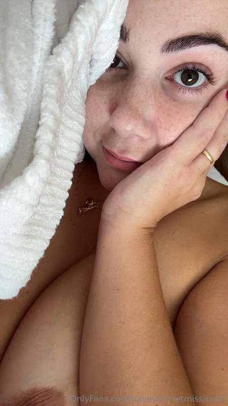 Lazy Sundays got me like... 😴💦