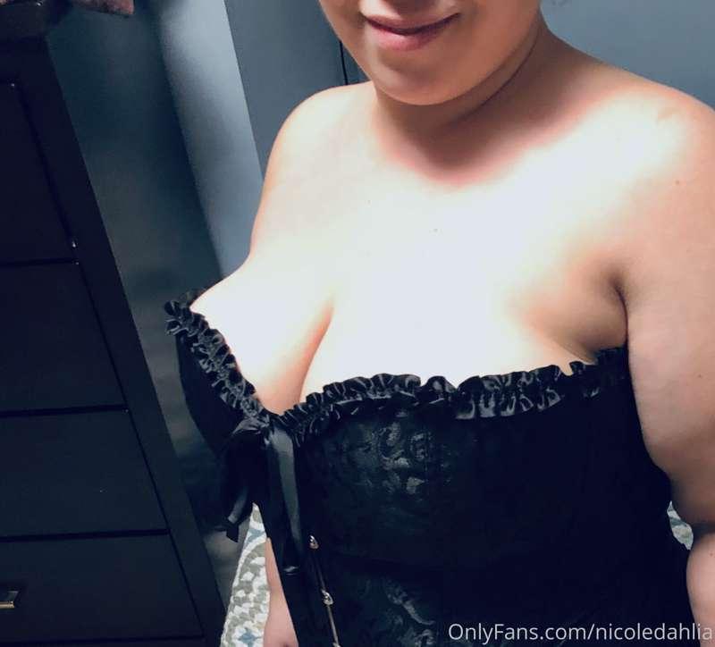 Love the way my boobs look in these!! Do you agree?! 😏