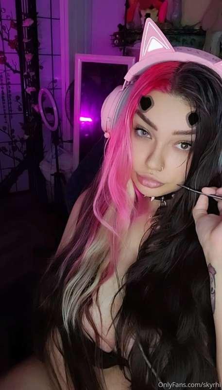 Cosplay set will be out tomorrow night!! Hope you guys are e..