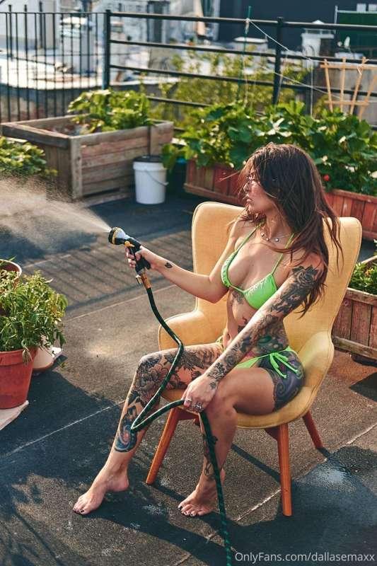 The humid heat is KILLERRR🥵🥵 Whats keeping you cool this sum..