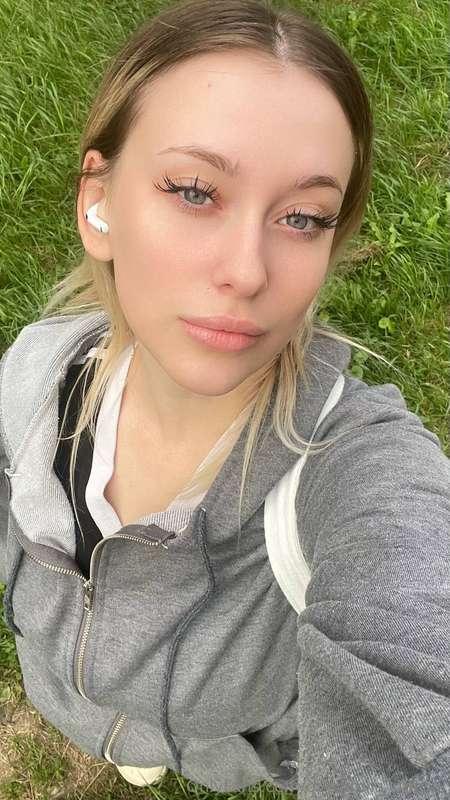 Working out is what makes me feel good😉 Who's up for a worko..