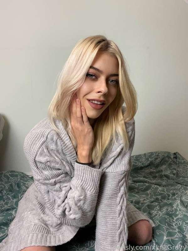 Ready to see me undress 😘🔥