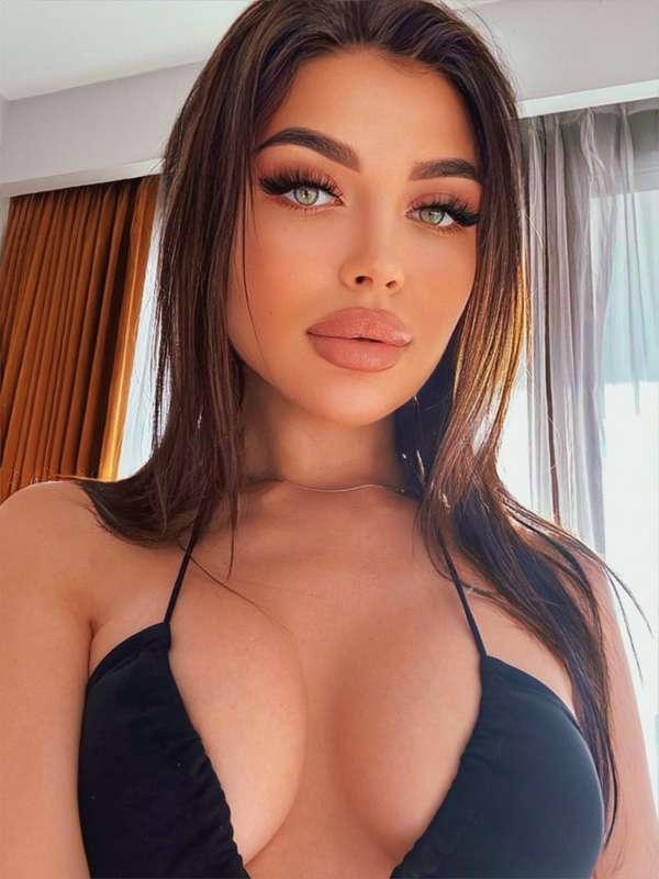## **Kiss my sweet lips💋💋**