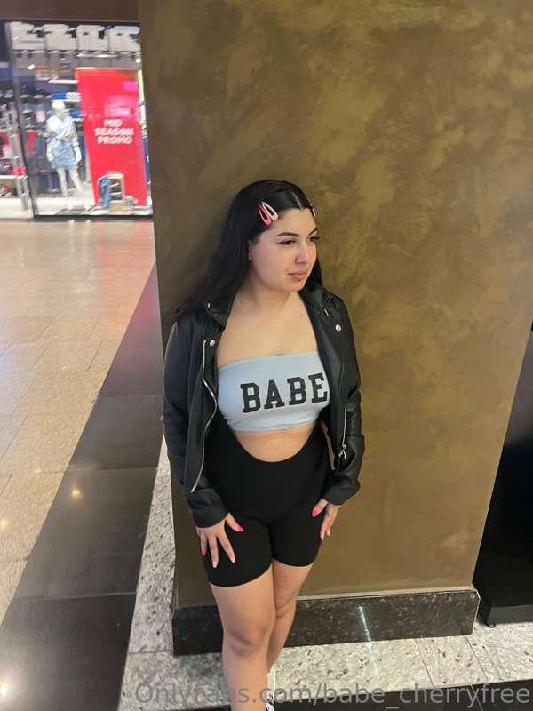 Care e culoare ta favorita? A mea e roz si negru