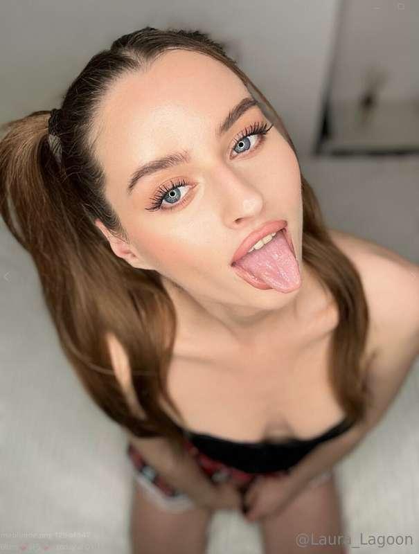 SUBSCRIPTIONS FREE ONLY NOW 😈 @emmablondangel 😈 Do you want ..