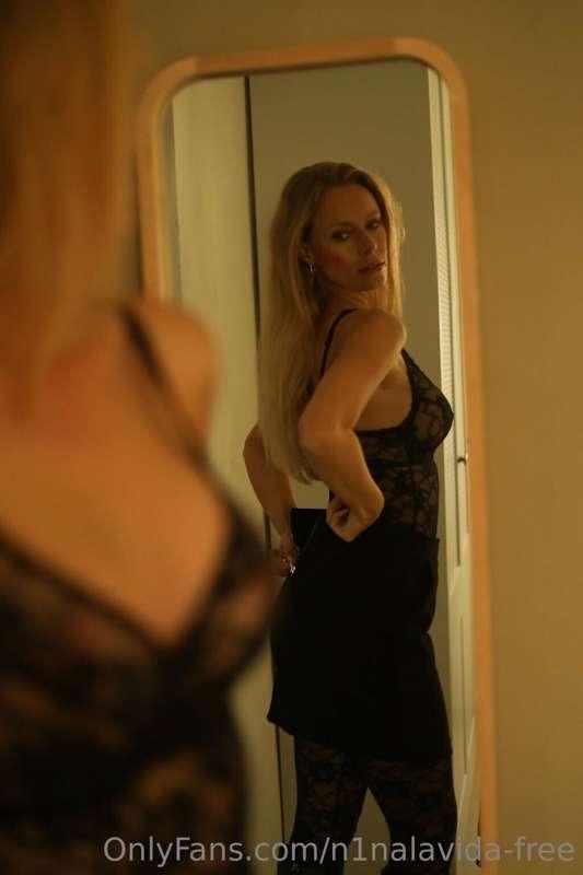 Mirror mirror on the wall ... 🪞😉💋