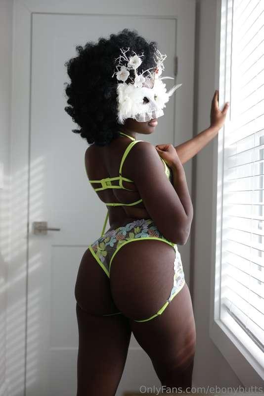 ebonybutts image #1