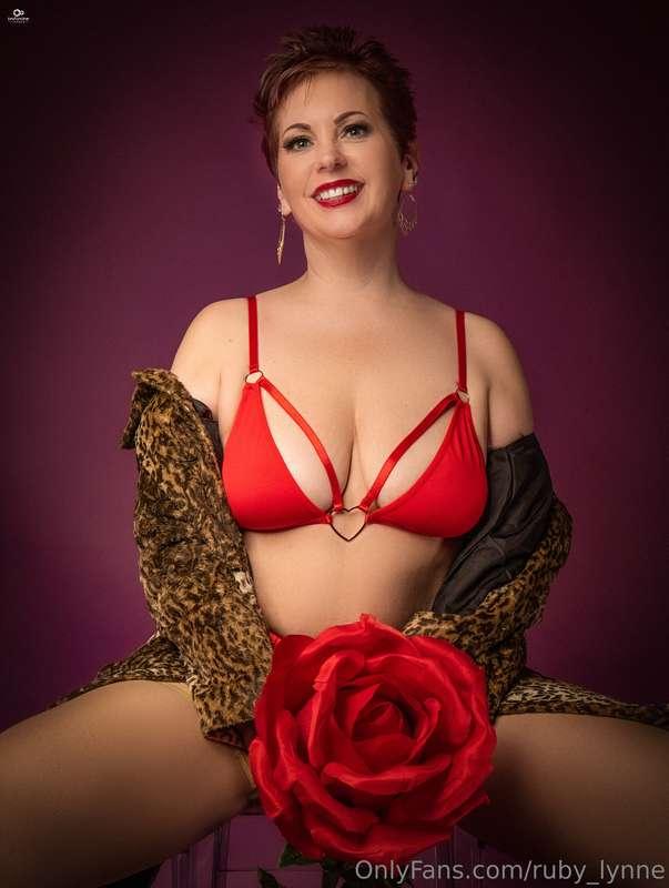 **Comment below** if you will be my ***Valentine***! ❤️‍🔥