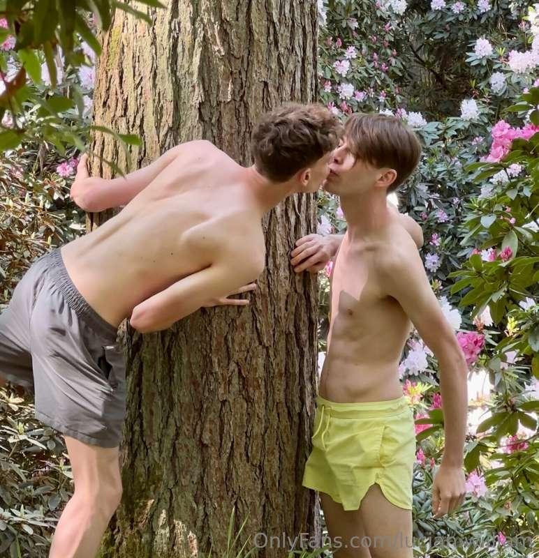 hide and seek but the winner gets a kiss 😳 come play 😘
