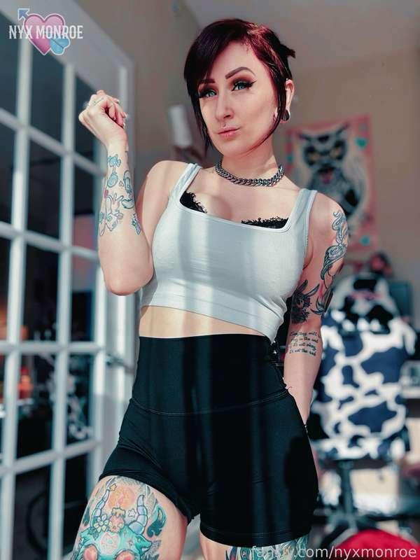Mind if I do some squats over top of your face? 😜

#BigBoobs #Tattoos #Petite #BigTits #Piercings #Nude