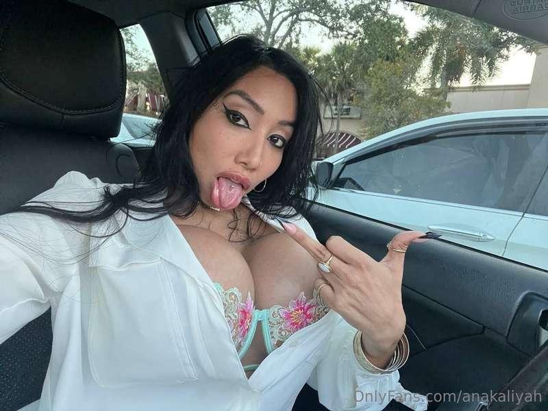 Forfeit all mortal possessions to your Goddess 🩷