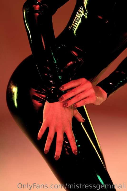 **A treat for all of my darling OnlyFans pets** ❤️‍🔥 Here is..