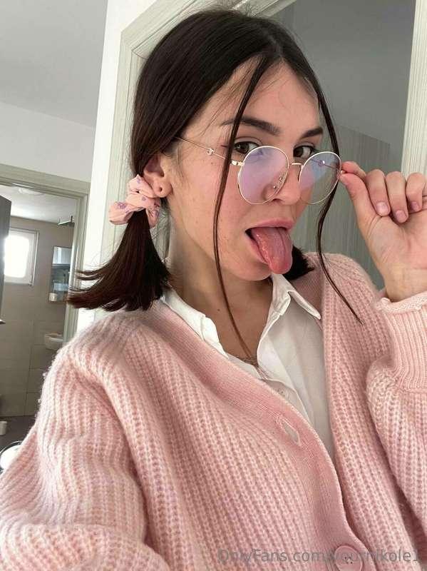 Today, I'm in the role of modesty. Do you like shy girls? Wh..