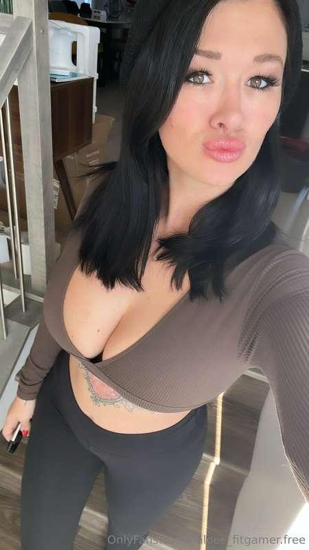 Mon deuxième podcast sexe-oral sort today! Va écouter ça ! N..