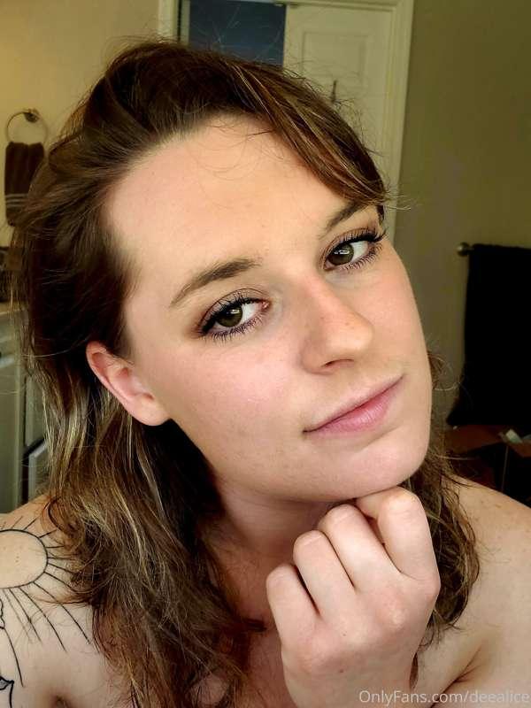 Enjoying some free time at home today. Who wants to keep me ..