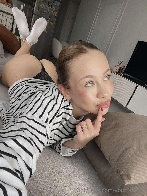 online now 🫣 I'm @ameliablake121 frivolous and depraved 🤪♥️I..
