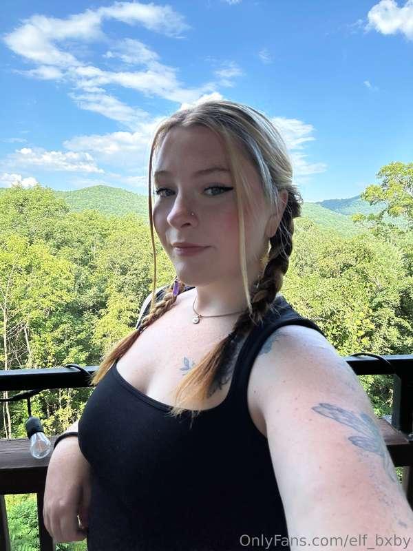 the girl vs the boobs :)   took a lil weekend trip to the mo..