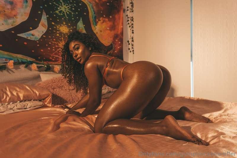 Waiting 4 u in bed to get what i deserve😛