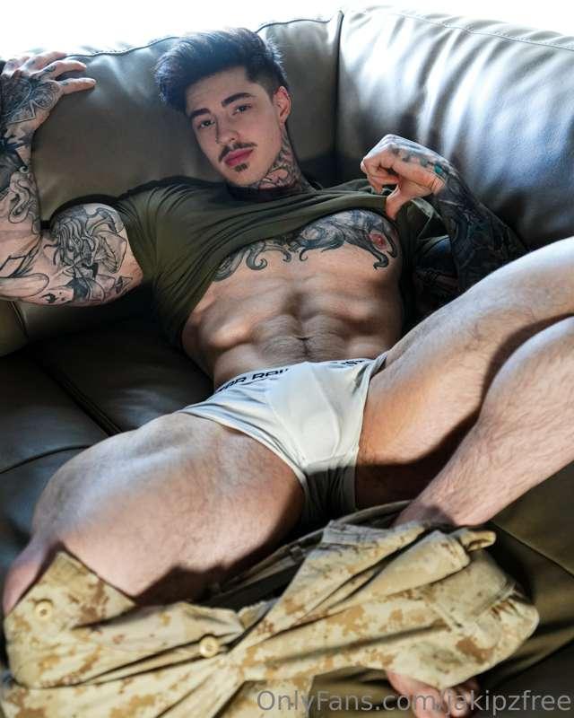 Would you help me get a little more comfy 😏..?
VIP content 🔞..
