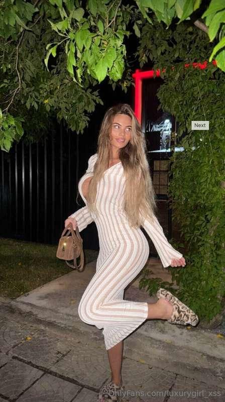 Living by the sea is a pleasure! 🤤 You wake up to the sound ..