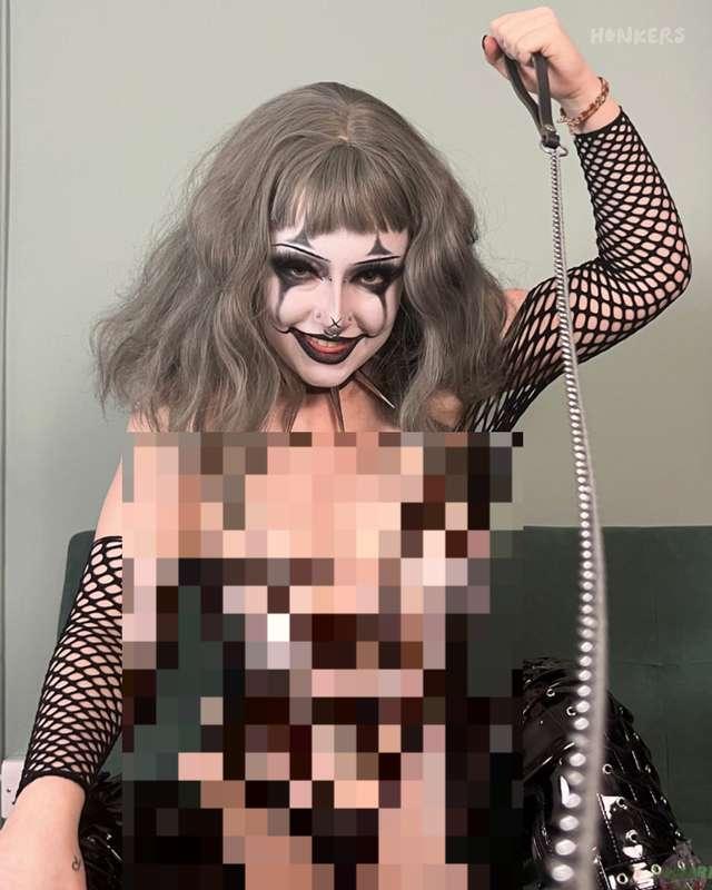 All tied up, with nowhere to go... 𝙚𝙭𝙘𝙚𝙥𝙩 𝘾𝙡𝙤𝙬𝙣 𝙏𝙤𝙬𝙣! 🎪🔥

𝙒𝙖𝙣𝙩 𝙩𝙝𝙚 𝙛𝙪𝙡𝙡 𝙨𝙚𝙩? Go VIP to unlock ALL of our clown photos + daily posts!! 💦