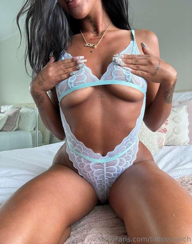 This Baby blue might look better on your floor? 💦